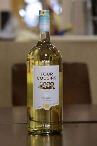 FOUR COUSINS WHITE DRY 1.5LTR